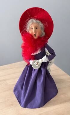 VINTAGE BYERS CHOICE RED HAT SOCIETY Lady Wicker Chair Tea Cup (2004) 1801-38